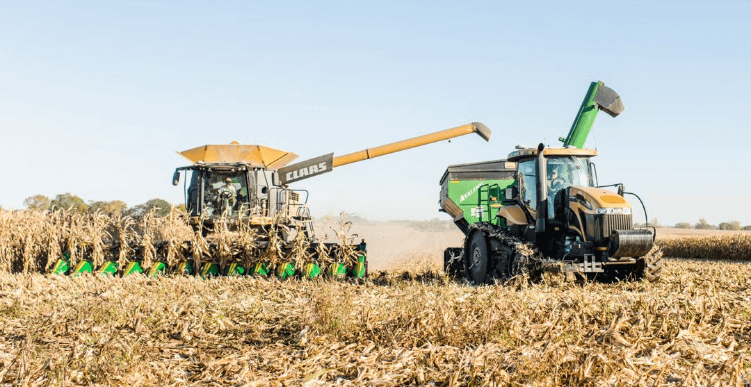 Ag Leaders Connectivity Simplifies Unloading On-the-go for Grain Cart Operators